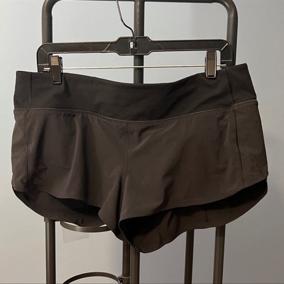 Lululemon Speed Up Shorts - Size 10 - Picture 4 of 7
